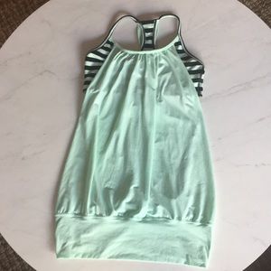 Lululemon tank w/bra